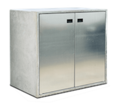 Doppelbox in grauem Sichtbeton mit stahlverzinkten Türen und Rahmen